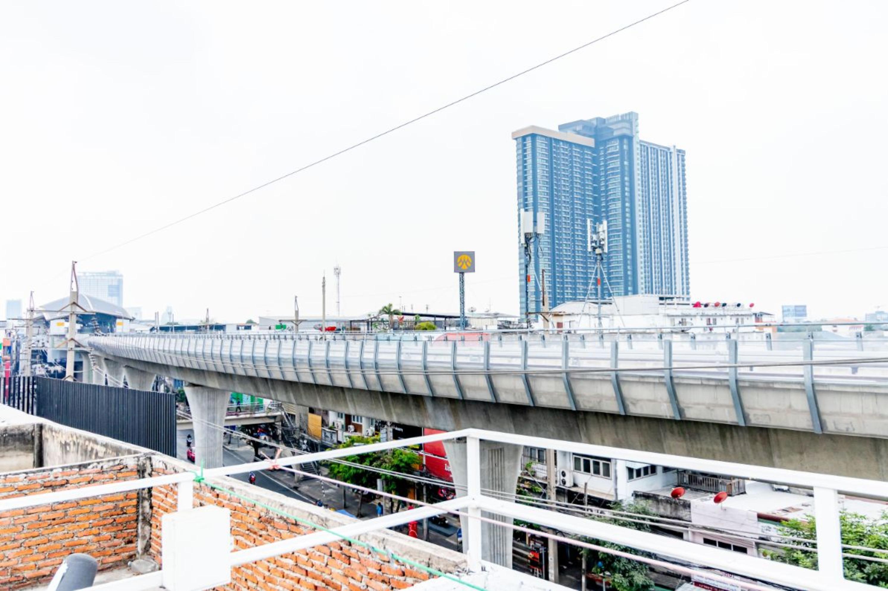 Ze Residence Bang Aor Station Bangkok Eksteriør billede